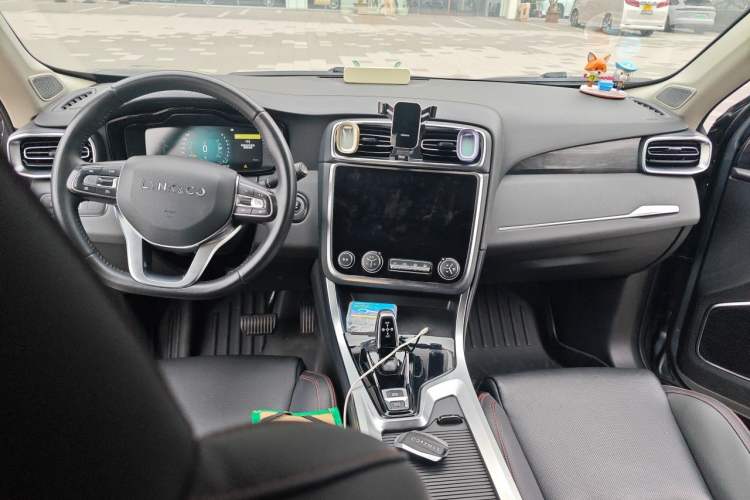Used Lynk & Co 01 2019 2.0T Two-Wheel Drive Zhaopu Version China V Standard Center Console