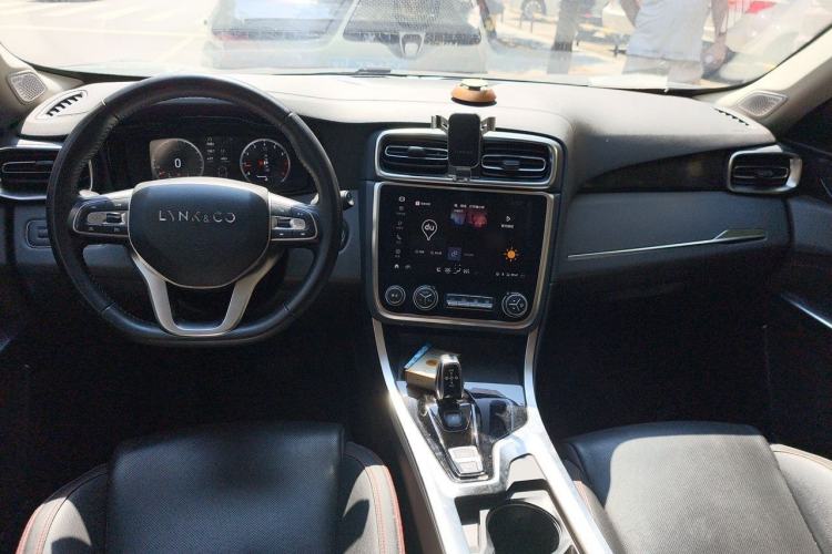 Used Lynk & Co 01 2019 2.0T Two-Wheel-Drive Pro Version China VI Standard Center Console