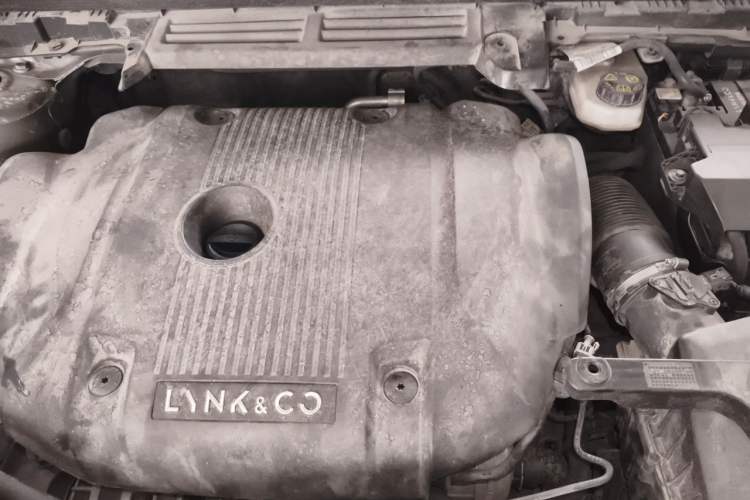 Used Lynk & Co 01 2019 2.0T Two-Wheel Drive Zhaopu Version China VI Standard Engine Bay