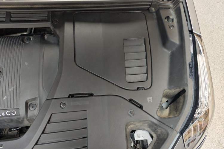 Used Lynk & Co 01 2019 2.0T Two-Wheel Drive Zhaopu Version China V Standard Engine Bay Left