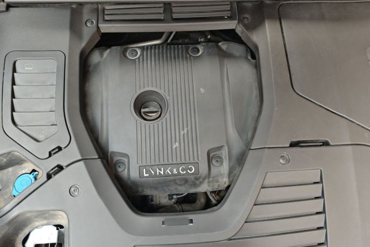 Used Lynk & Co 01 2019 2.0T Two-Wheel Drive Zhaopu Version China V Standard Engine Bay