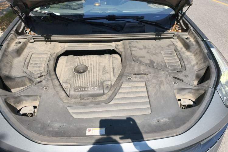 Used Lynk & Co 01 2019 2.0T Two-Wheel-Drive Pro Version China VI Standard Engine Bay