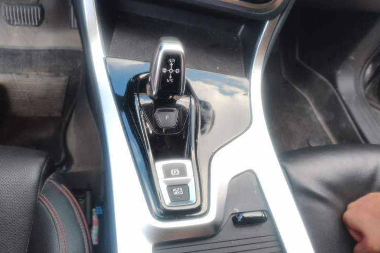 Used Lynk & Co 01 2019 2.0T Two-Wheel Drive Zhaopu Version China VI Standard Gear Lever