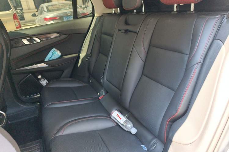 Used Lynk & Co 01 2019 2.0T Two-Wheel-Drive Pro Version China VI Standard Left Rear Seat
