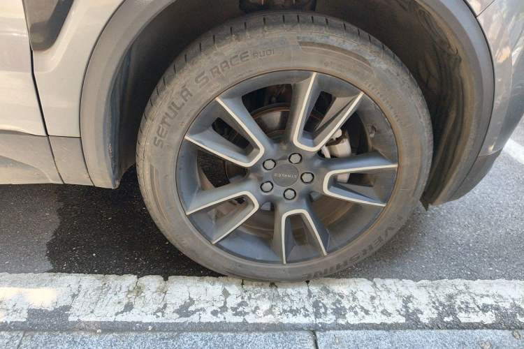 Used Lynk & Co 01 2019 2.0T Two-Wheel-Drive Pro Version China VI Standard Right Front Wheel Hub