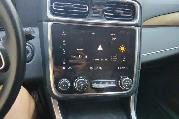 Used Lynk & Co 01 2019 2.0T Two-Wheel-Drive Pro Version China VI Standard Audio And AC Panel