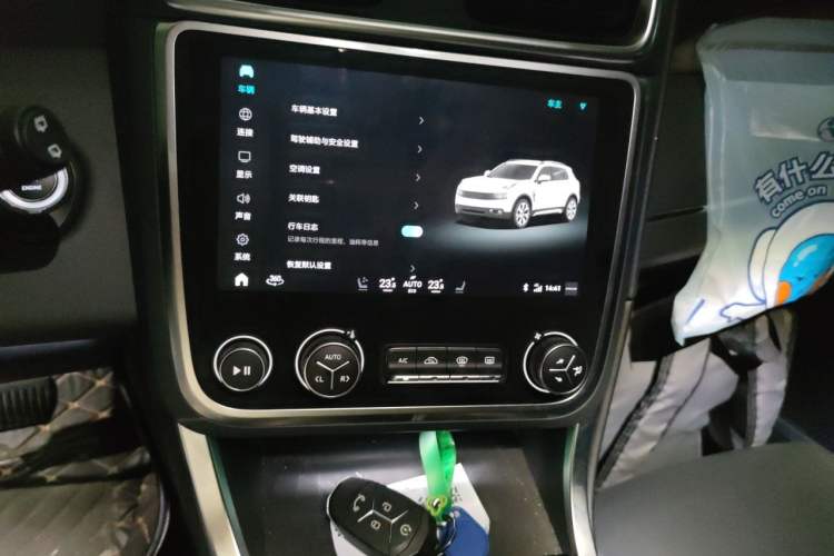 Used Lynk & Co 01 2019 2.0T Two-Wheel-Drive Pro Version China VI Standard Audio And AC Panel