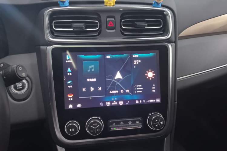 Used Lynk & Co 01 2019 2.0T Two-Wheel-Drive Pro Version China VI Standard Audio And AC Panel