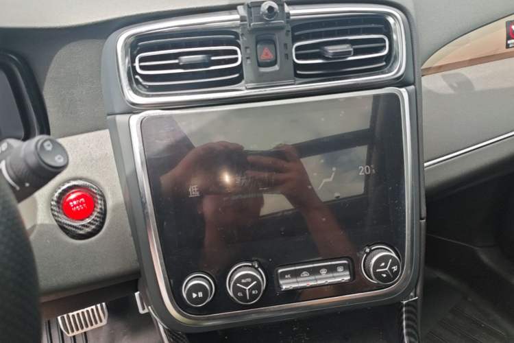 Used Lynk & Co 01 2019 2.0T Two-Wheel-Drive Pro Version China VI Standard Audio And AC Panel