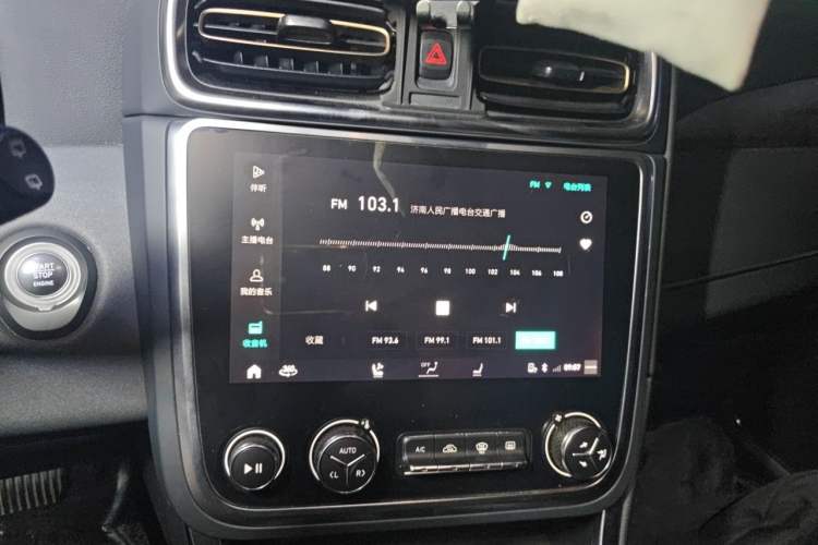 Used Lynk & Co 01 2019 2.0T Two-Wheel-Drive Pro Version China VI Standard Audio And AC Panel