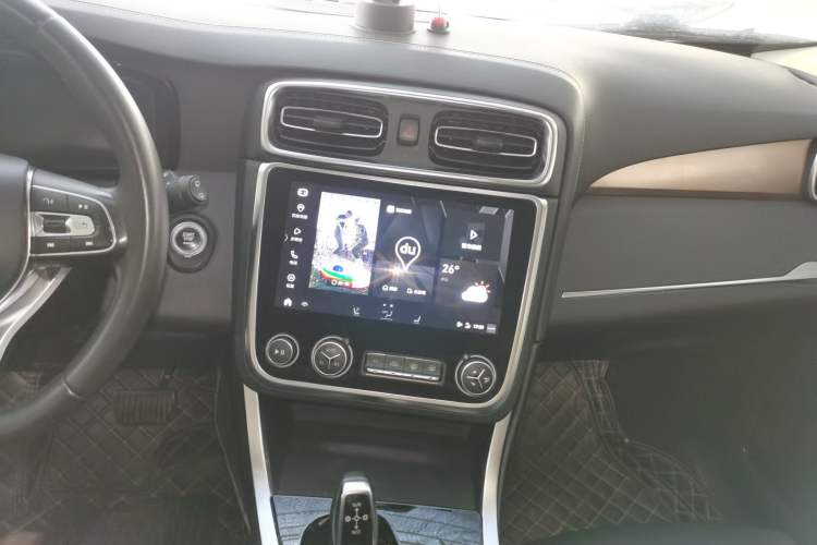 Used Lynk & Co 01 2019 2.0T Two-Wheel-Drive Pro Version China VI Standard Audio And AC Panel