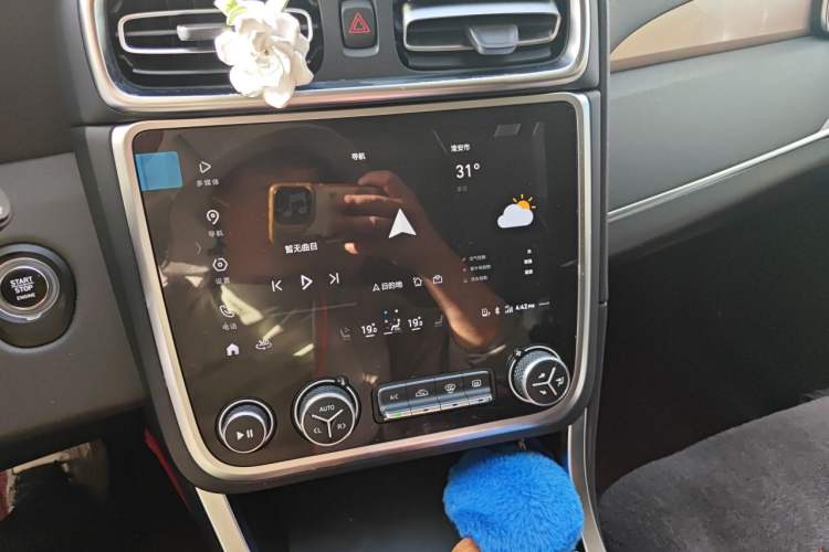 Used Lynk & Co 01 2019 2.0T Two-Wheel-Drive Pro Version China VI Standard Audio And AC Panel