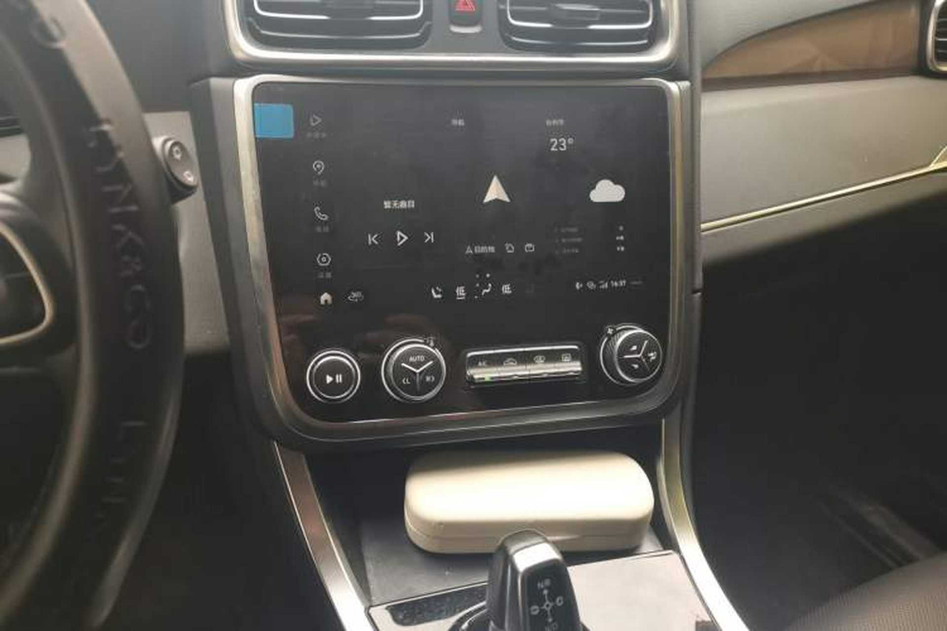 Used Lynk & Co 01 2019 2.0T Two-Wheel-Drive Pro Version China VI Standard Audio And AC Panel
