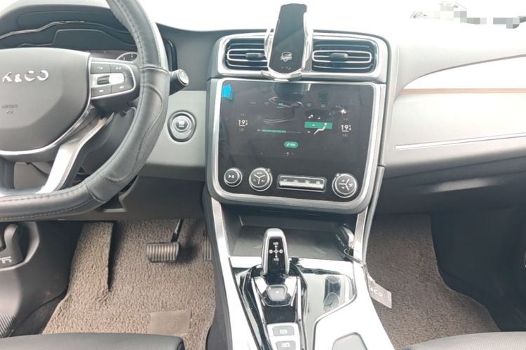 Used Lynk & Co 01 2019 2.0T Two-Wheel-Drive Pro Version China VI Standard Audio And AC Panel