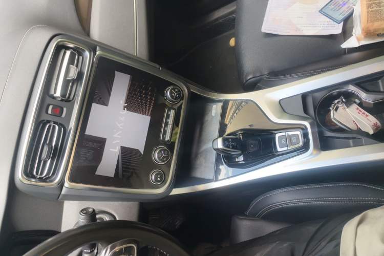 Used Lynk & Co 01 2019 2.0T Two-Wheel-Drive Pro Version China VI Standard Audio And AC Panel