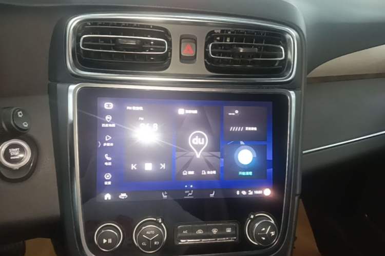 Used Lynk & Co 01 2019 2.0T Two-Wheel-Drive Pro Version China VI Standard Audio And AC Panel