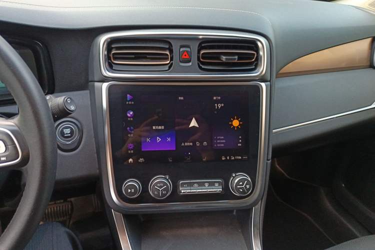 Used Lynk & Co 01 2019 2.0T Two-Wheel-Drive Pro Version China V Standard Audio And AC Panel