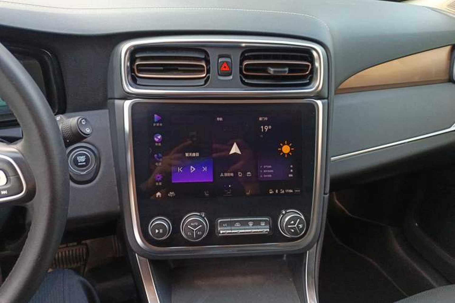 Used Lynk & Co 01 2019 2.0T Two-Wheel-Drive Pro Version China V Standard Audio And AC Panel