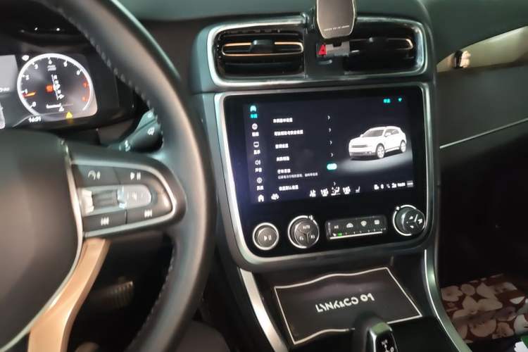 Used Lynk & Co 01 2019 2.0T Two-Wheel-Drive Pro Version China V Standard Audio And AC Panel