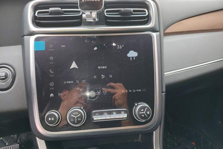 Used Lynk & Co 01 2019 2.0T Two-Wheel-Drive Pro Version China VI Standard Audio And AC Panel