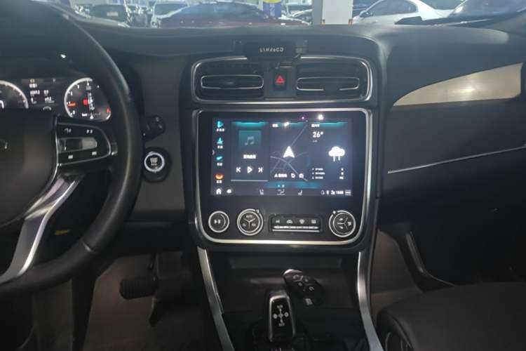 Used Lynk & Co 01 2019 2.0T Two-Wheel-Drive Pro Version China VI Standard Audio And AC Panel