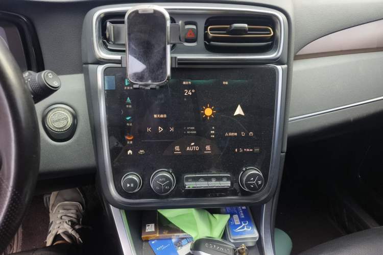 Used Lynk & Co 01 2019 2.0T Two-Wheel-Drive Pro Version China V Standard Audio And AC Panel
