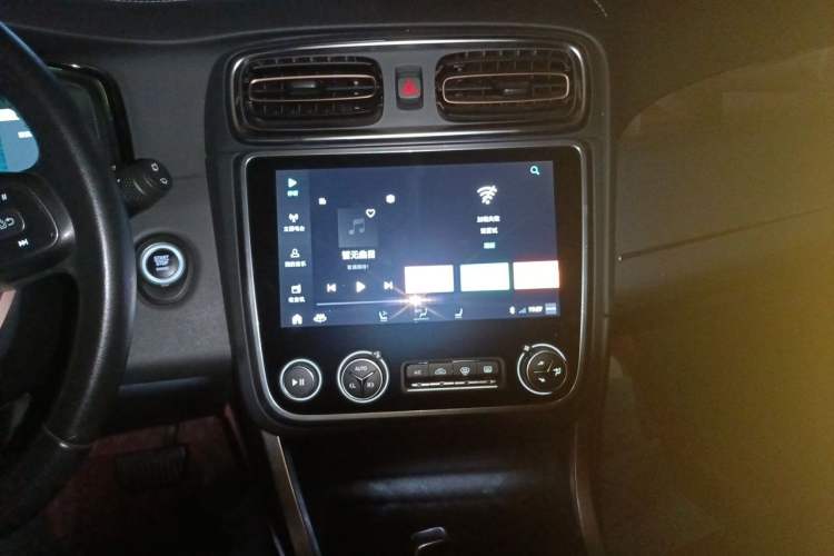 Used Lynk & Co 01 2019 2.0T Two-Wheel-Drive Pro Version China V Standard Audio And AC Panel