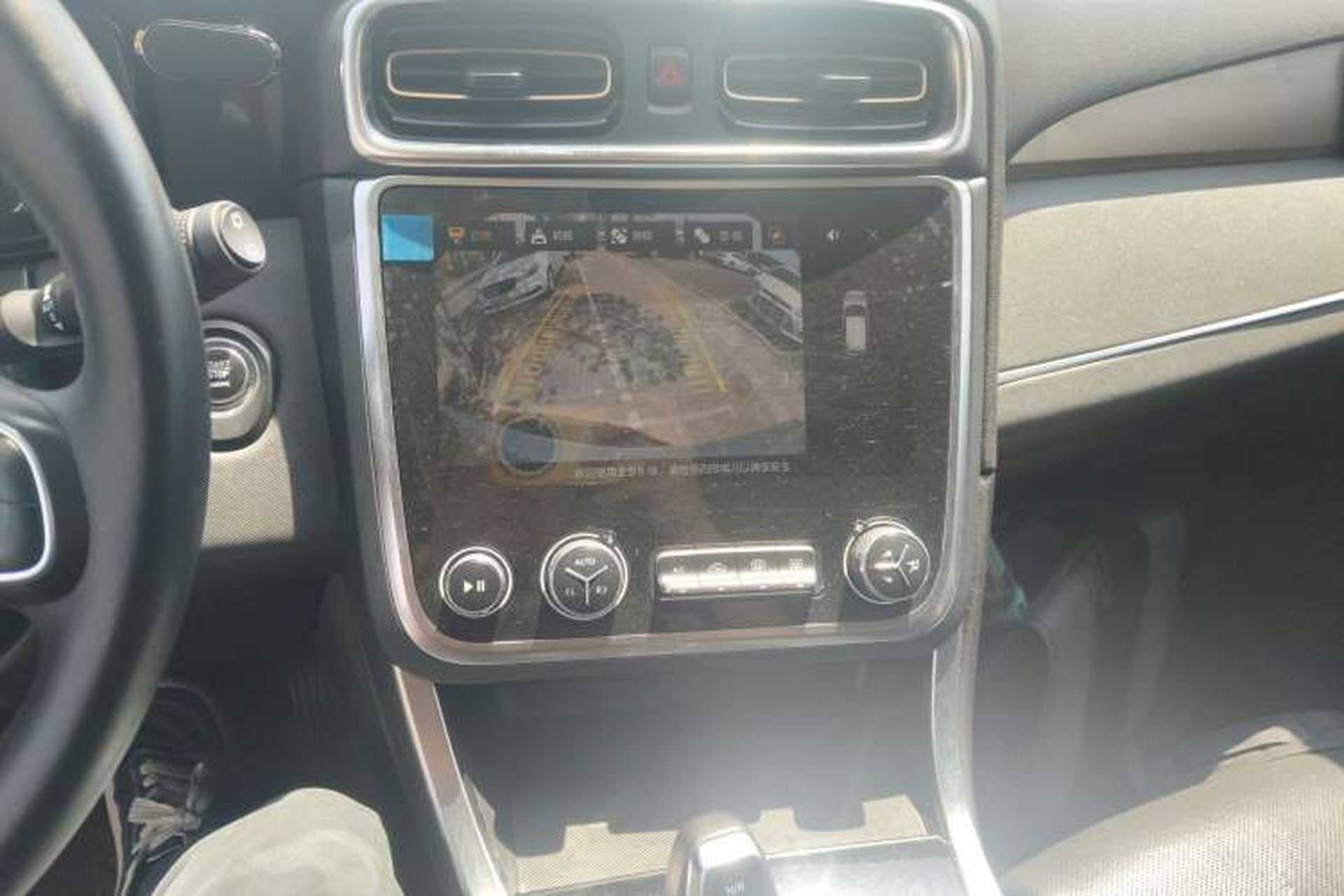 Used Lynk & Co 01 2019 2.0T Two-Wheel-Drive Pro Version China VI Standard Audio And AC Panel