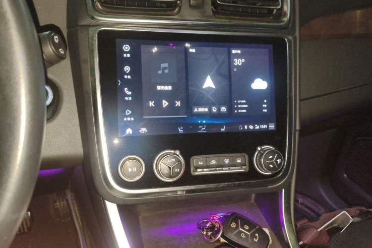 Used Lynk & Co 01 2019 2.0T Two-Wheel-Drive Pro Version China VI Standard Audio And AC Panel