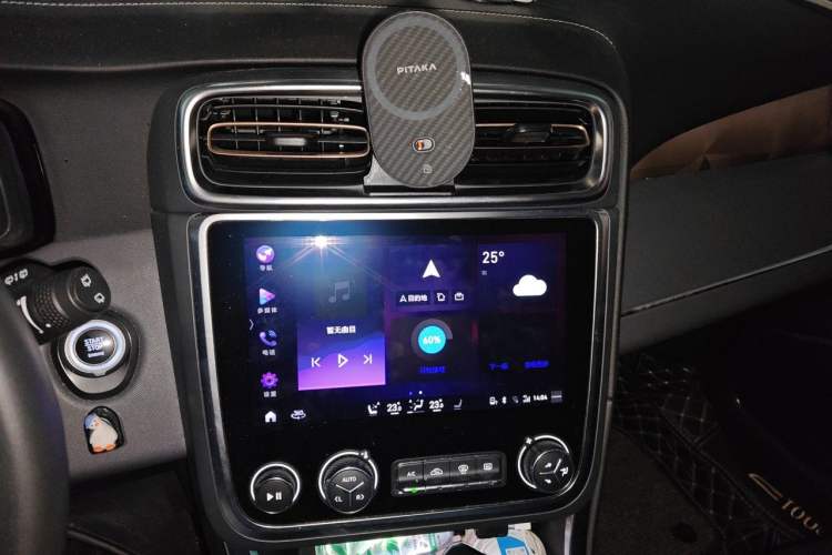 Used Lynk & Co 01 2019 2.0T Two-Wheel-Drive Pro Version China V Standard Audio And AC Panel