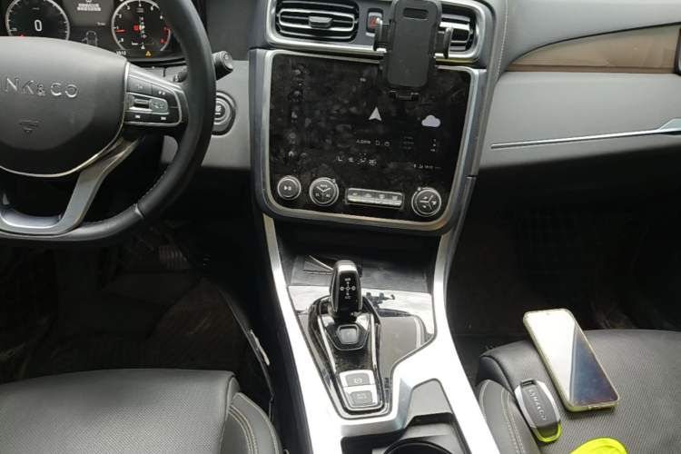 Used Lynk & Co 01 2019 2.0T Two-Wheel-Drive Pro Version China VI Standard Audio And AC Panel