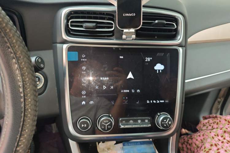 Used Lynk & Co 01 2019 2.0T Two-Wheel-Drive Pro Version China VI Standard Audio And AC Panel