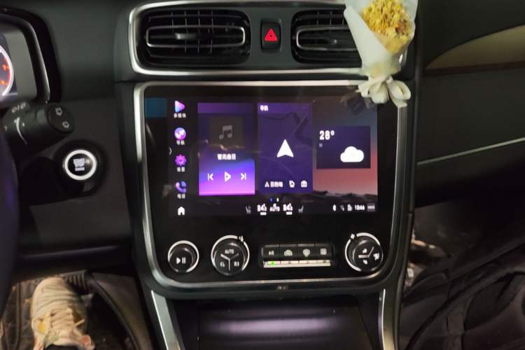 Used Lynk & Co 01 2019 2.0T Two-Wheel-Drive Pro Version China VI Standard Audio And AC Panel