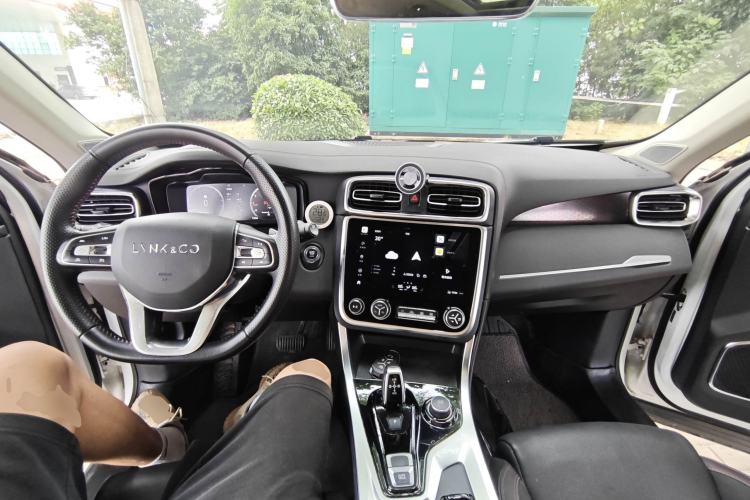 Used Lynk & Co 01 2019 2.0T Four-Wheel Drive Genie Pro Version China VI Standard Center Console