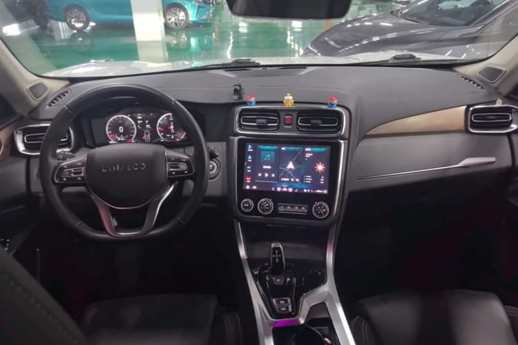 Used Lynk & Co 01 2019 2.0T Two-Wheel-Drive Pro Version China VI Standard Center Console
