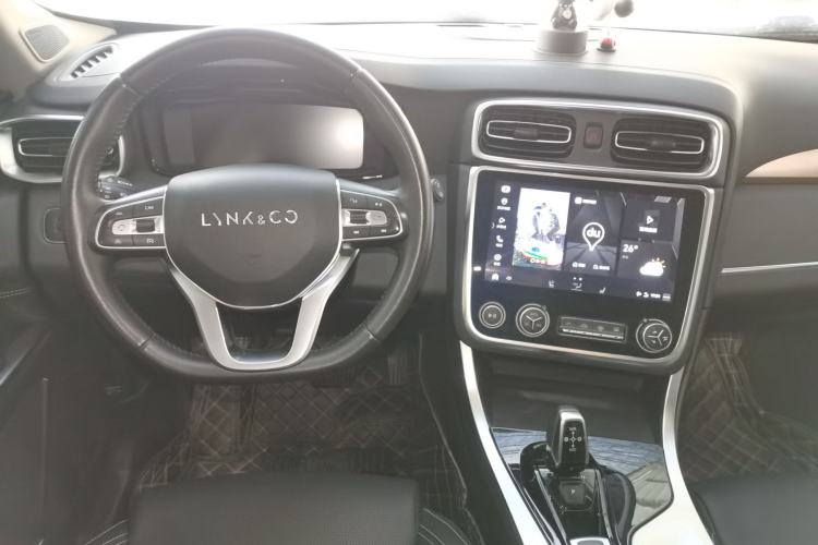 Used Lynk & Co 01 2019 2.0T Two-Wheel-Drive Pro Version China VI Standard Center Console