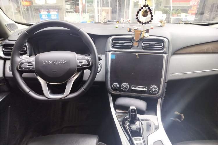 Used Lynk & Co 01 2019 2.0T Two-Wheel-Drive Pro Version China VI Standard Center Console