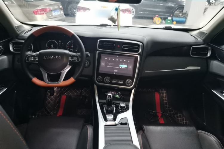 Used Lynk & Co 01 2019 2.0T Four-Wheel Drive Genie Pro Version China V Emission Standard Center Console