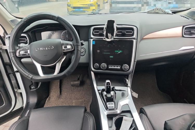 Used Lynk & Co 01 2019 2.0T Two-Wheel-Drive Pro Version China VI Standard Center Console