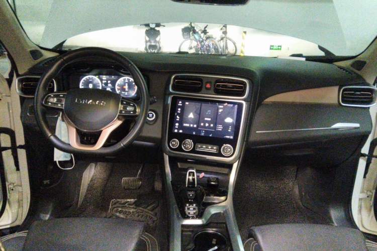 Used Lynk & Co 01 2019 2.0T Two-Wheel-Drive Pro Version China V Standard Center Console