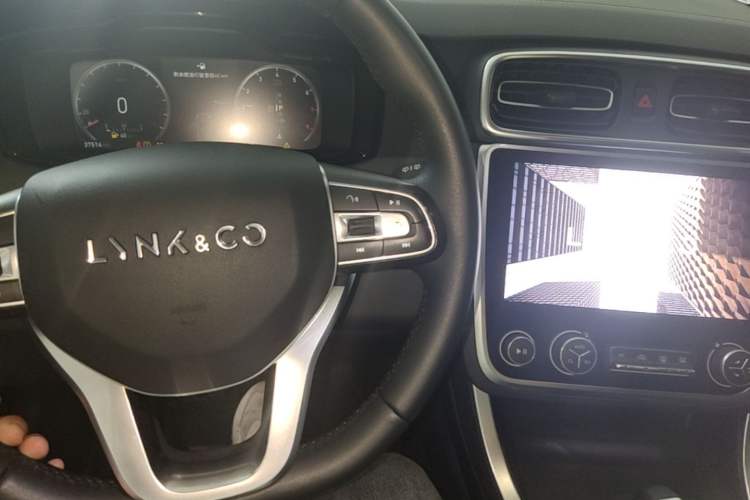 Used Lynk & Co 01 2019 2.0T Two-Wheel-Drive Pro Version China VI Standard Center Console