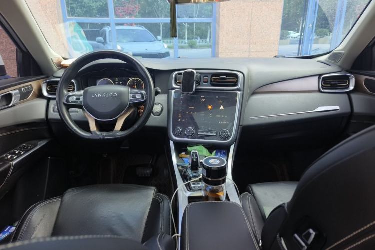 Used Lynk & Co 01 2019 2.0T Two-Wheel-Drive Pro Version China V Standard Center Console