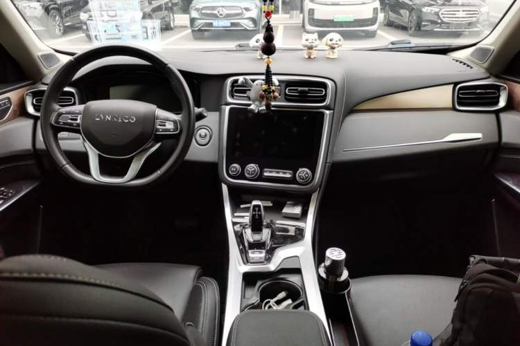 Used Lynk & Co 01 2019 2.0T Two-Wheel-Drive Pro Version China VI Standard Center Console