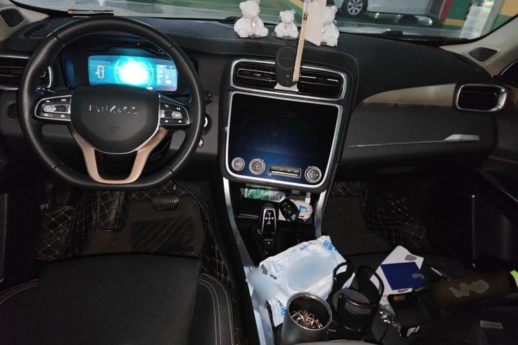 Used Lynk & Co 01 2019 2.0T Two-Wheel-Drive Pro Version China V Standard Center Console