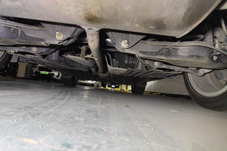 Used Lynk & Co 01 2019 2.0T Two-Wheel-Drive Pro Version China VI Standard Chassis Rear