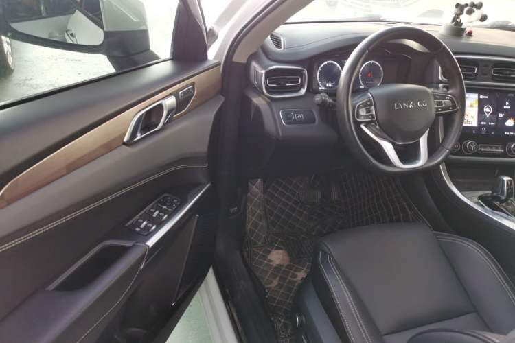 Used Lynk & Co 01 2019 2.0T Two-Wheel-Drive Pro Version China VI Standard Driver Seat