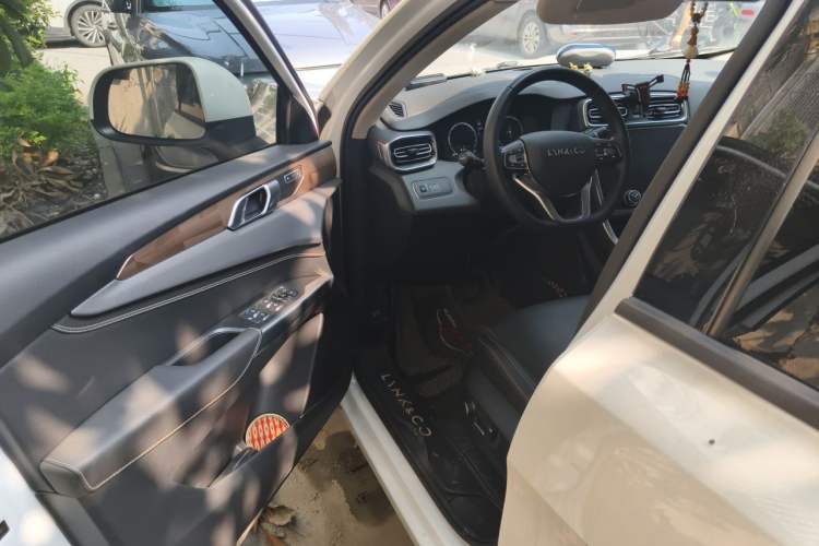 Used Lynk & Co 01 2019 2.0T Two-Wheel-Drive Pro Version China V Standard Driver Seat