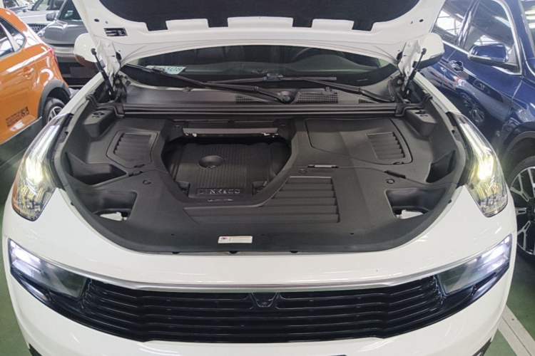 Used Lynk & Co 01 2019 2.0T Two-Wheel-Drive Pro Version China VI Standard Engine Bay