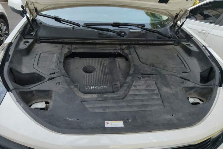 Used Lynk & Co 01 2019 2.0T Two-Wheel-Drive Pro Version China VI Standard Engine Bay