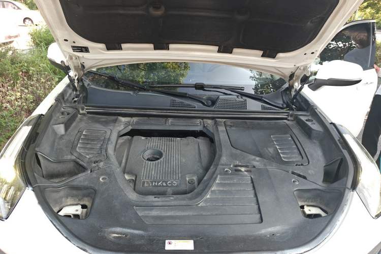 Used Lynk & Co 01 2019 2.0T Two-Wheel-Drive Pro Version China VI Standard Engine Bay